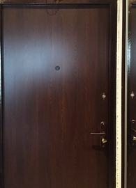 Стальная дверь с отделкой ламинатом