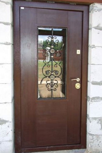 Фото установленной входной двери