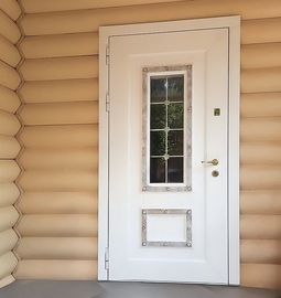 Белая дверь в бревенчатом доме