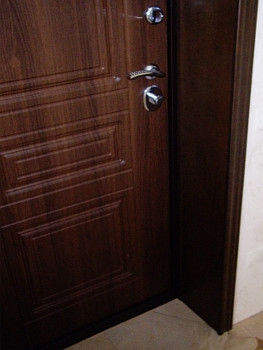 Доборы установленные на металлической двери МДФ