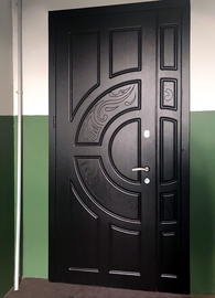 Дверь цвета Венге с боковой вставкой