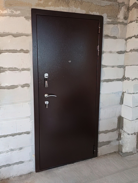 Дверь для дачного дома