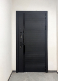 Дверь для квартиры с черным МДФ