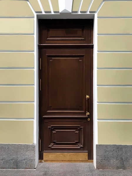 Дверь для высокого парадного входа