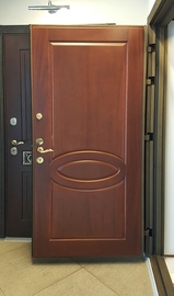 Входная дверь МДФ коричневого цвета