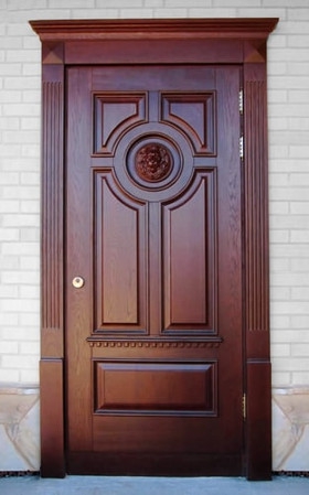 Фото взломостойкой двери с массивом для дома