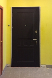 Стальная дверь МДФ с фрезеровкой