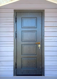Дверь на входе в частный дом