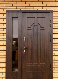 Дверь с боковой остекленной фрамугой