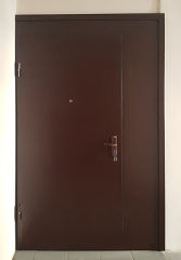 Дверь с боковой вставкой снаружи