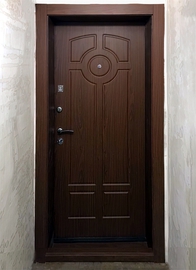 Дверь с коричневым МДФ покрытием