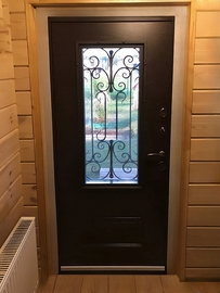 Дверь с ковкой и стеклопакетом, вид из помещения