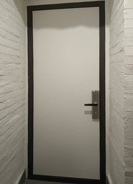 Дверь с ламинированной панелью
