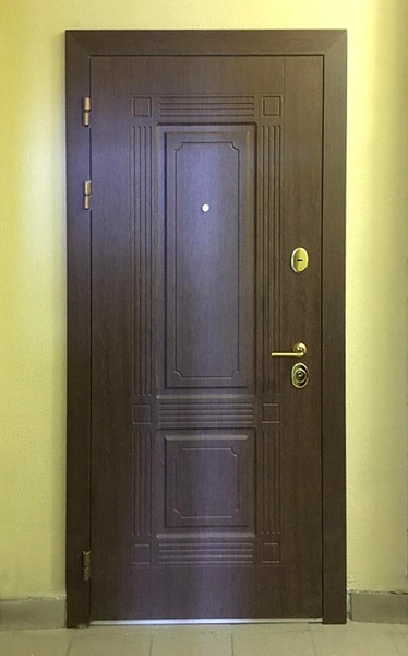 Дверь с фрезеровкой