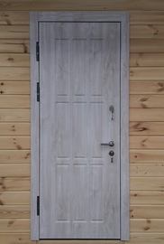 Дверь с МДФ в частном доме