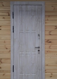 Дверь с МДФ в частном доме