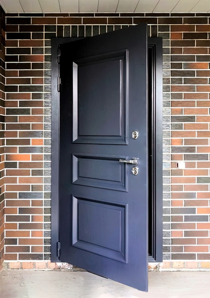 Дверь с металлофиленкой