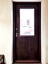 Дверь с остеклением, вид из помещения