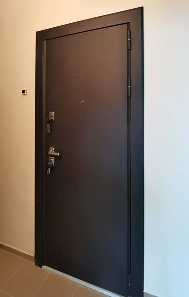 Дверь с порошковым покрытием