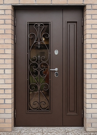 Дверь с решеткой и стеклом