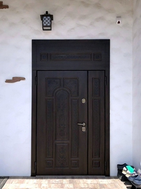 Дверь с верхней фрамугой