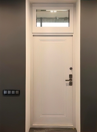 Дверь с верхней остекленной фрамугой
