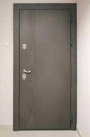 Дверь с вертикальной фрезеровкой