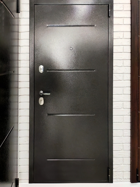 Дверь с выдавленным рисунком