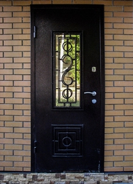 Дверь со стеклом и решеткой