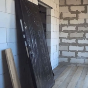 Установка стальной двери в доме из газобетона