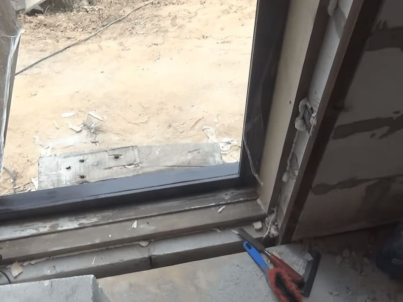 Отделка двери в нижней части