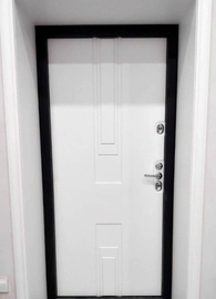 Дверь в квартиру, вид из помещения