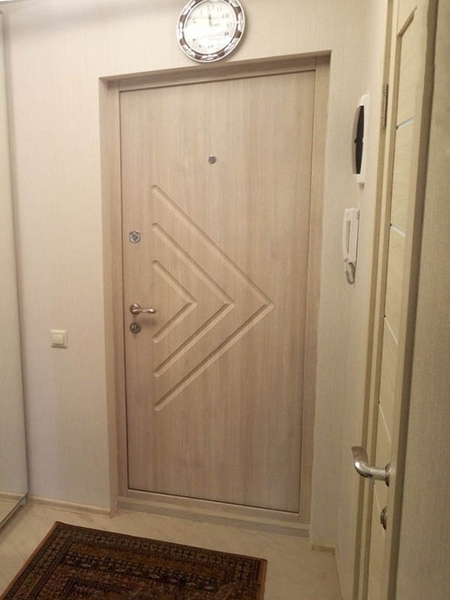 Дверь в прихожей квартиры
