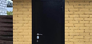 Входные металлические двери для хозблоков и сараев