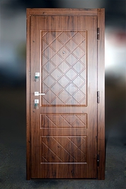 Изготовленная дверь с МДФ