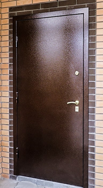 Коричневая дверь