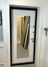 Квартирная дверь МДФ с зеркалом