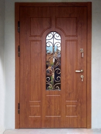 МДФ дверь с ковкой