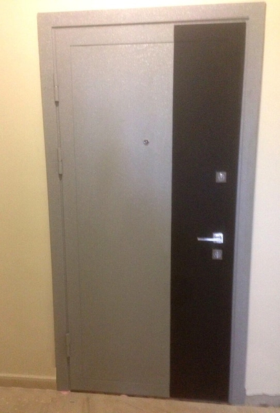 Двухцветная дверь с порошковым покрытием