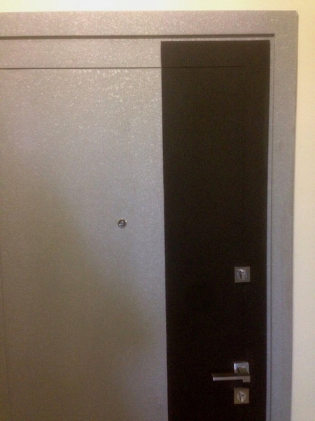 Фурнитура двухцветной двери