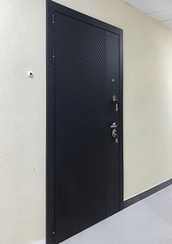 Металлическая дверь с черным МДФ