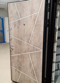 Металлическая дверь с фрезерованным МДФ