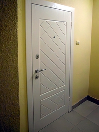 Металлическая МДФ дверь, фото внешней стороны