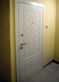 Металлическая МДФ дверь, фото внешней стороны