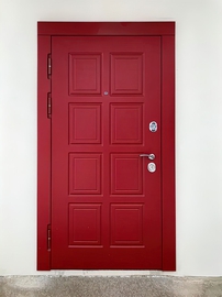 Металлическая МДФ дверь красного цвета
