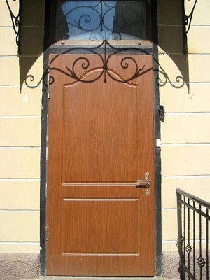 Однопольная входная дверь