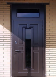 Остекленная дверь с верхней вставкой