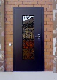 Остекленная дверь со скрытыми петлями