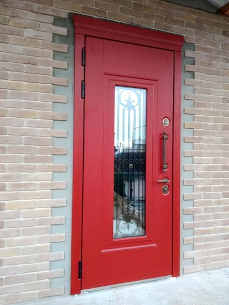 Красная дверь в дом