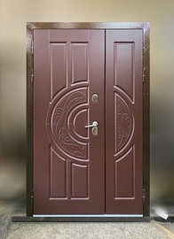 Полуторная дверь с коричневым МДФ